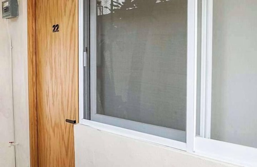La Cruz Apartment | Modern Apartment with Home Office in Prime Location