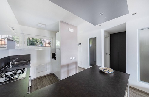 Padenghe sul Garda Apartment | Modern apartment in a lakefront residence with pool