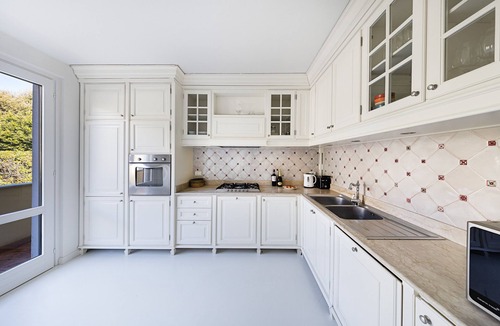 Padenghe sul Garda Apartment | Modern apartment with breathtaking lake view and swimming pool