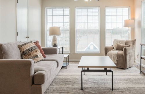 Chesterfield Apartment | Modern Apartment in Prime Location (ID2502X37)