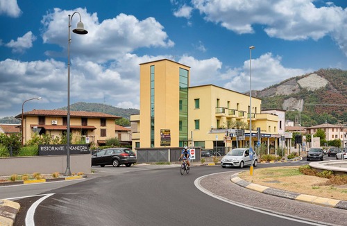 Paratico Apartment | Modern apartment a stone's throw from the lake with private parking