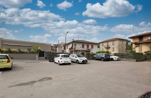 Paratico Apartment | Modern apartment a stone's throw from the lake with private parking
