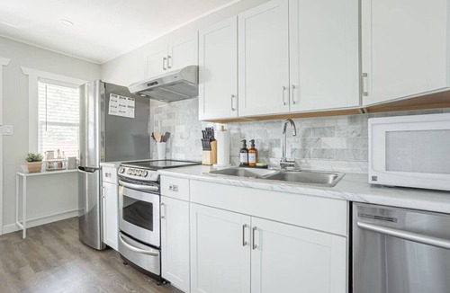 Hope House | Modern Apartment Downtown Hope