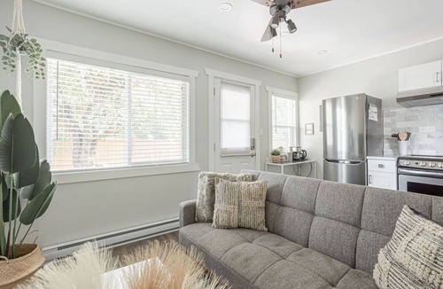 Hope House | Modern Apartment Downtown Hope