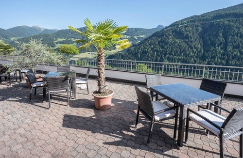 Mareta Apartment | Modern Apartment Enzian with Mountain View, Wi-Fi, Sauna, Terrace & Balcony; Parking Available