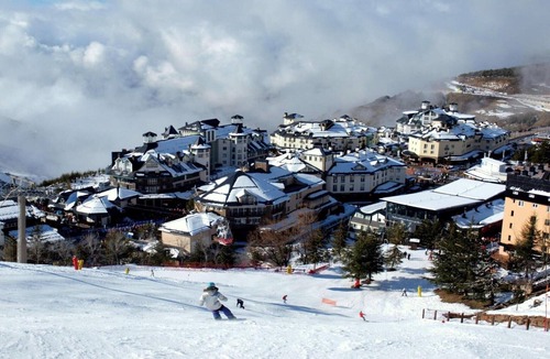 Pradollano Apartment | Modern Apartment Near the Slopes