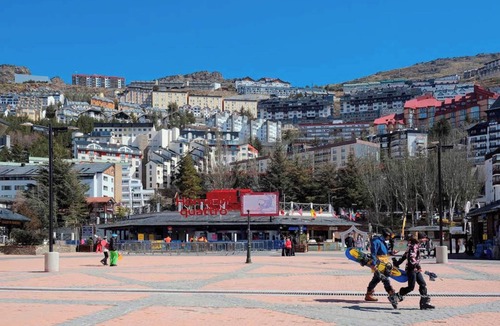 Pradollano Apartment | Modern Apartment Near the Slopes
