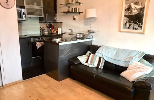 Venosc Apartment | Modern Apartment Les 2 Alpes, Panoramic Views Ski-in/out-lift 1min. Free Wi-fi.