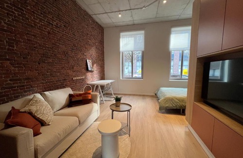 Mellet Apartment | Modern apartment in Bree with parking