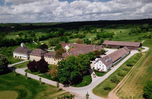 Muennerstadt Apartment | Modern apartment in a quiet location with golf course view