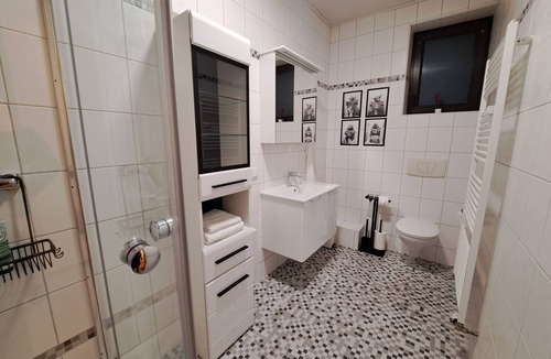 Bexbach Apartment | Modern apartment in Oberbexbach, for up to 5 people, with desk & parking space