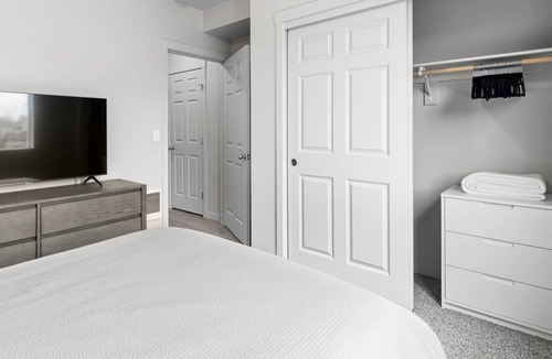 Vancouver Apartment | Modern Apartment in Prime Location (ID1779X58)