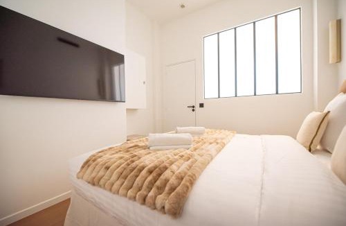 Bercy Apartment | Modern Apartment in Paris with AC