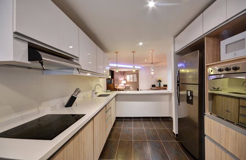 Las Lomas I Apartment | Modern Apartment in Provenza