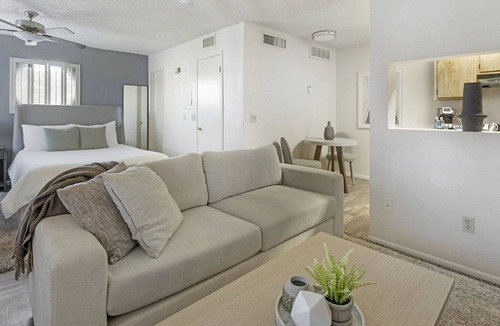 Glendale Apartment | Modern Apartment in Prime Location (ID9297X18)