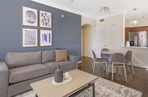 Energy Corridor Apartment | Modern Apartment in Prime Location (ID2680X65)