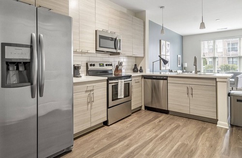 Crabtree Apartment | Modern Apartment in Prime Location (ID1267X878)