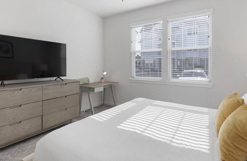 Suffolk Apartment | Modern Apartment in Prime Location (ID4693X56)