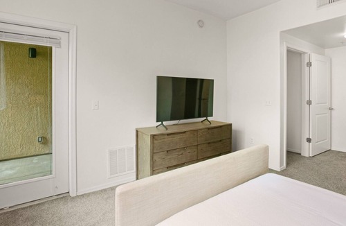 Tucson Apartment | Modern Apartment in Prime Location (ID7950X63)