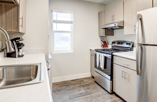 Murray Apartment | Modern Apartment in Prime Location (ID7943X90)