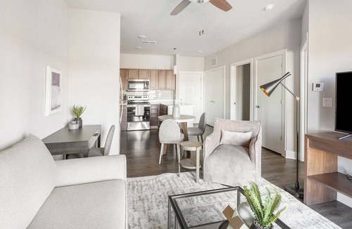Jefferson Apartment | Modern Apartment in Prime Location (ID1213X362)