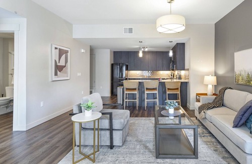Sandy Apartment | Modern Apartment in Prime Location (ID6640)