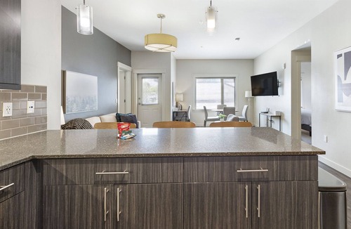 Sandy Apartment | Modern Apartment in Prime Location (ID6640)