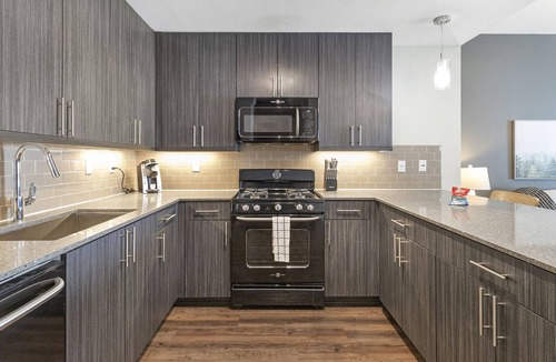 Sandy Apartment | Modern Apartment in Prime Location (ID6640)