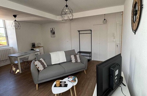 Combronde Apartment | Modern apartment in the heart of the Auvergne. 10 min from Les Termes de Châtel-Guyon.