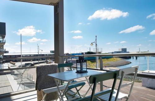 Vissershaven Apartment | Modern apartment in the harbor of Schevening