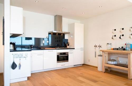 Vissershaven Apartment | Modern apartment in the harbor of Schevening
