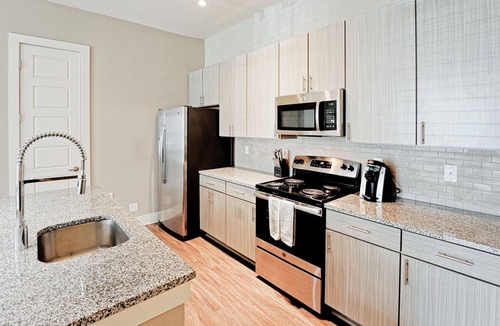 West Ashley Apartment | Modern Apartment in Prime Location (ID3527)