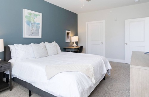 Roselawn Finance Apartment | Modern Apartment in Prime Location (ID6629X73)