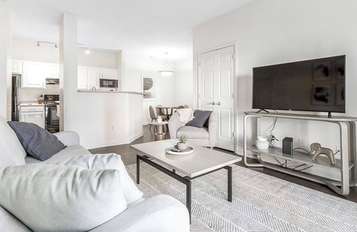 Fort Wayne Apartment | Modern Apartment in Prime Location (ID5753X83)