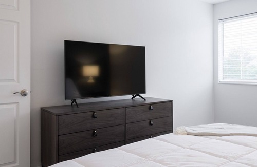 Fort Wright Apartment | Modern Apartment in Prime Location (ID6484X14)