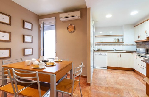 Extramurs Apartment | Modern apartment in Valencia with air conditioning and free Wi-Fi