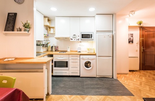 Embajadores Apartment | Modern apartment located in a historic building. WIFI