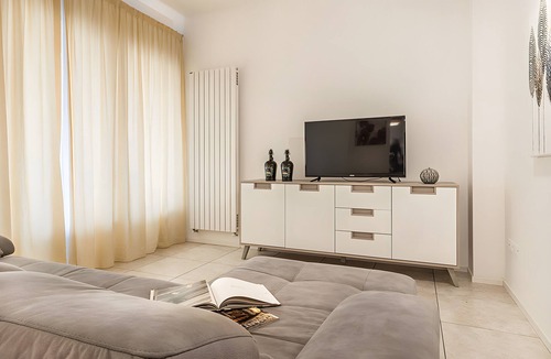 Salgareda Apartment | Modern Apartment near Noventa di Piave Designer Outlet and the Sea