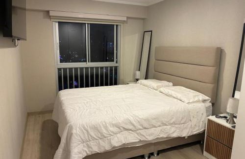 Santa Beatriz Apartment | Modern apartment overlooking Parque de las Aguas