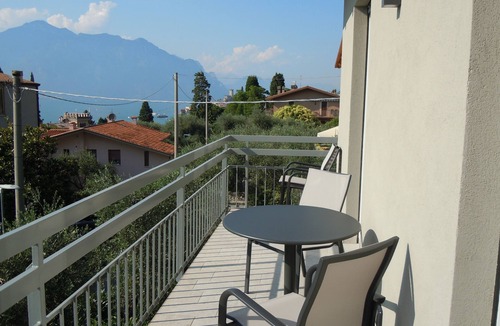 Malcesine Condo | MODERN APARTMENT SECOND FLOOR AND PARKING SPACE SKY APP