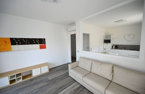 Malcesine Condo | MODERN APARTMENT SECOND FLOOR AND PARKING SPACE APP ARIA