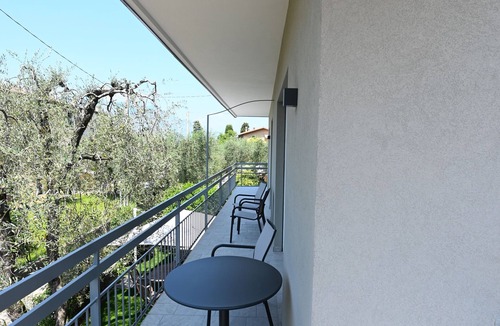 Malcesine Condo | MODERN APARTMENT SECOND FLOOR AND PARKING SPACE APP ARIA