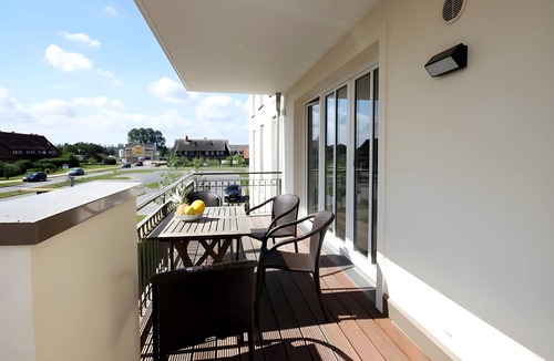 Boergerende-Rethwisch Apartment | Modern Apartment Villa Strandvogt WE 08 with Balcony and Parking near the Beach