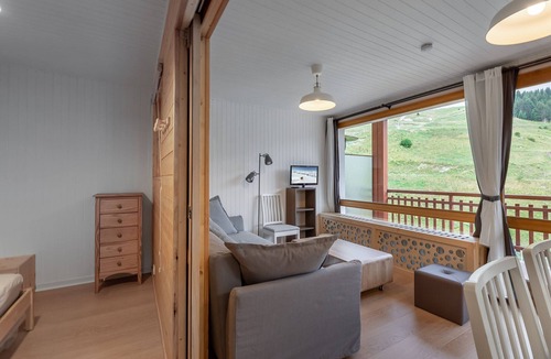 Courchevel Apartment | Modern apartment with balcony, wifi, slope access in Courchevel