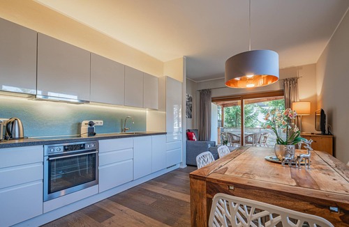 Kitzbuehel Apartment | Modern apartment with mountain view and balcony