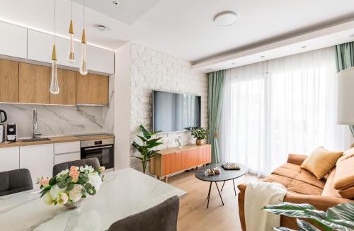 Split Apartment | Modern Apartment with Balcony, Bikes & Parking - PINNACLE