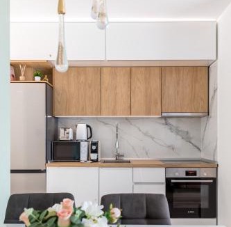 Split Apartment | Modern Apartment with Balcony, Bikes & Parking - PINNACLE