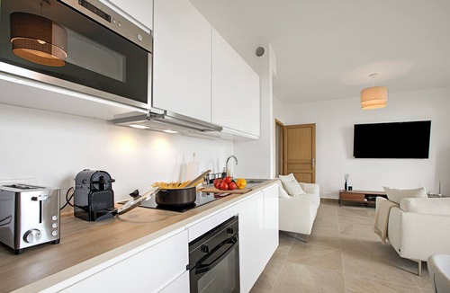 Les Baumettes Apartment | Modern Apartment With City View, Nice, France