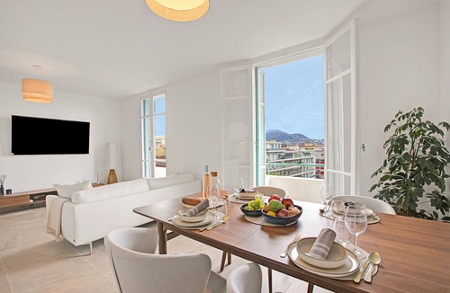 Les Baumettes Apartment | Modern Apartment With City View, Nice, France