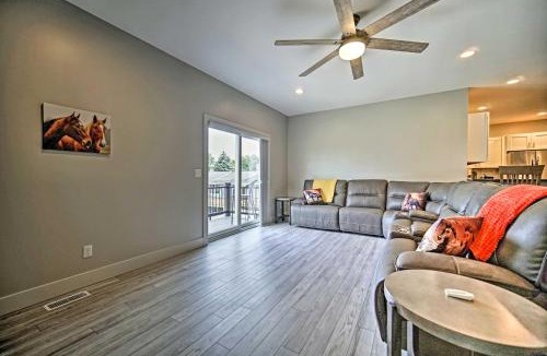 Grass Lake Apartment | Modern Apartment with Deck 3 Miles to Grass Lake!